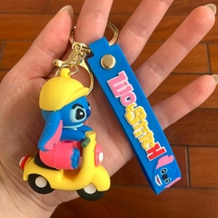 Llavero de Goma de Stitch Azul - En Moto Amarillo en internet