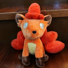 Peluche de Pokemo - Vulpix Plush - 28cm - comprar online