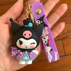 Llavero de Goma Kuromi - Sombrero y Teddy en la Mano - comprar online