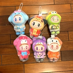 [S7] Muñecos Squishy Antiestrés con Perfume - Labubu disfrasada de sanrio - comprar online