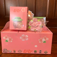 Cajita de Sorpresa de LULU - Trae 1 Muñeco - comprar online