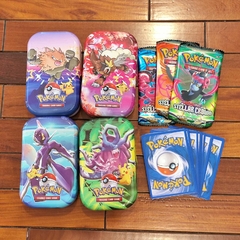 [8] Lata y Mazo de Cartas Pokémon - 50 a 56 Cartas aprox - comprar online