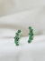 Brinco estilo earcuff com zirconias verdes