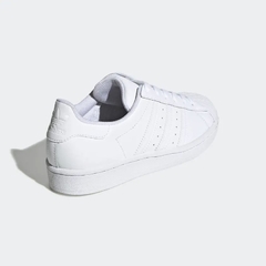 Superstar J en internet
