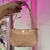 Bolsa rosa con cadena