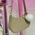 Bolsa con pompón caqui en internet