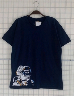 Camiseta T-Shirt Astronauta na internet