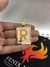 Medalha de letra quadrada. - comprar online