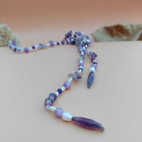 COLAR GRAVATINHA CALCEDONIA