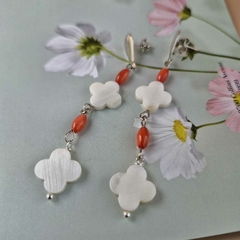 BRINCO MADREPÉROLA FLOR - comprar online
