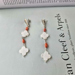 BRINCO MADREPÉROLA FLOR