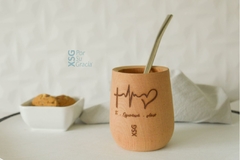 Mate de madera grabado en internet