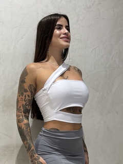 Cropped Lisa na internet