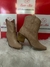 BOTA FEMININA COUNTRY/WESTERN EM COURO CAQUI E PRETO