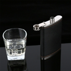 Kit com cantil, abridor de garrafa manual e dois copos - world wine