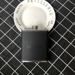 Cantil para Whisky em couro - comprar online