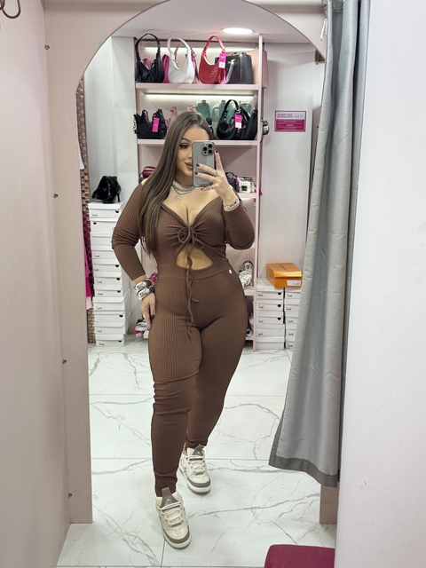 Macacão Plusize canelado 3D - comprar online