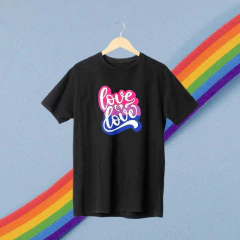 Camiseta Preta Love is Love Bisexual - ORGULHO - LGBT - Lojas Áurea