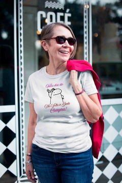 Camiseta dia das Mães - Na Volta a Gente Compra - Lojas Áurea