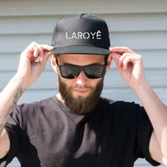 Boné Preto Laroyê Exú - Escrita Branca na internet