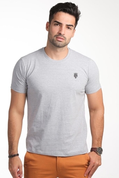 CAMISETA BÁSICA GOLA REDONDA LISA na internet
