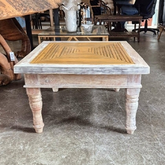 Mesa de Centro Ripada Fechada com Patina Branca 1,00mx0,75m - Marcenaria Tiradentes - Móveis e Decoração Artesanais de alto padrão