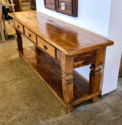 Aparador rústico Pés Diamantes com 3 gavetas e prateleira em madeira de demolição, peça exclusiva da Marcenaria Tiradentes.