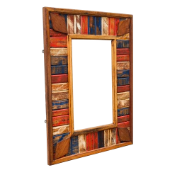 Moldura artesanal retangular em demolição com detalhes em mosaico multicolorido, ideal para valorizar ambientes sofisticados.