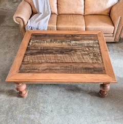 Mesa de Centro Retângular com Pés Torneados em Demolição - Marcenaria Tiradentes - Móveis e Decoração Artesanais de alto padrão