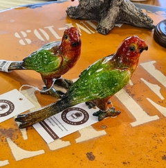 Pássaro Decorativo de Resina Vermelho e Verde na internet