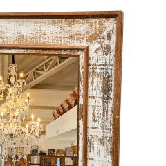 Espelho Retangular em acabamento de Demolição Patinado Branco, peça artesanal de Marcenaria Tiradentes para decoração requintada