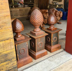 Pinha Média Em Ferro Fundido - Marcenaria Tiradentes - Móveis e Decoração Artesanais de alto padrão