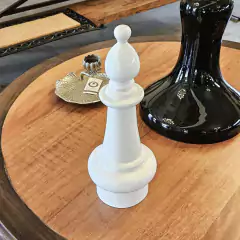Peça de Xadrez Decorativa Bispo Branco em Poliresina na internet