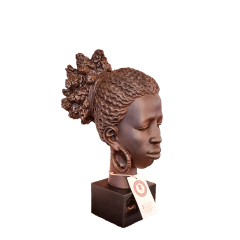 Escultura Busto Mulher com Brinco em Resina Marrom
