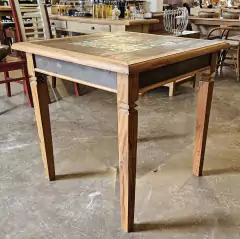 Imagem do Mesa de Canto Quadrada com Azulejo em Demolição