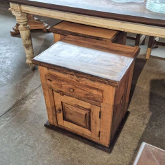 Mesinha de Cabeceira com Porta e Gavetinha em Demolição 0,55x0,43m - comprar online