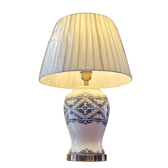 Abajur em Cerâmica Branco Detalhes Azul, Base de Metal e Cúpula