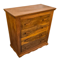 Cômoda rústica com 4 gavetas, feita em autêntica Madeira de Demolição, destacando a beleza e durabilidade da peça. Ideal para ambientes elegantes.