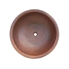 Lenheiro artesanal em ferro fundido da Marcenaria Tiradentes, ideal para decoração de alto padrão.