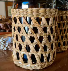 Garrafão Decorativo Ambar Envolvido em Fibra de Taboa na internet