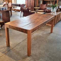 Mesa de Jantar Rústica Meia Esquadrilha de 1,90m, feita em Madeira de Demolição, design exclusivo da Marcenaria Tiradentes.