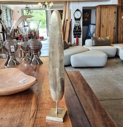 Escultura Decorativa Folha Dourada em Metal Fina Alta com Base na internet
