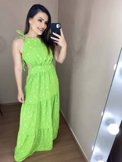 Vestido Elegante D'SARRAZIN: Design clássico, toque moderno. Perfeito para diversas ocasiões, destacando seu estilo único.