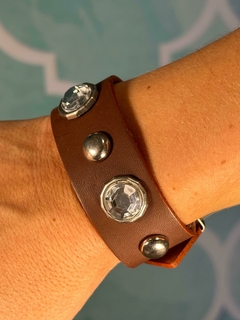 Pulsera de cuero marrón con cristales
