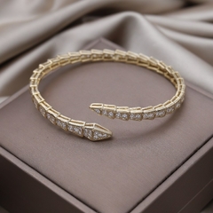 Pulsera ajustable con nudo de circón, brazalete de lujo, chapado en oro de 14k (CMP PLS10017) - comprar en línea
