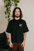 CAMISETA BOXY EMBRACE PRETA na internet