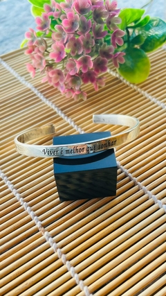 BRACELETE PERSONALIZADO - "VIVER É MELHOR QUE SONHAR" - comprar online