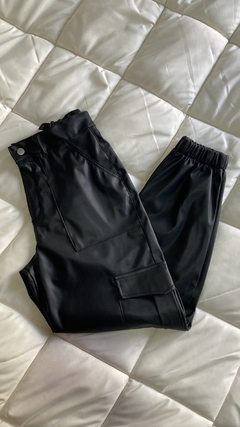 Jean cargo engomado