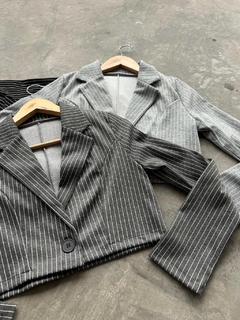Blazers crop rayados - tienda online