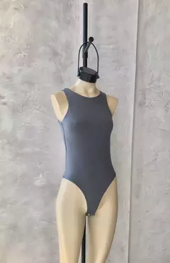 Bodies musculosa - cuello redondo